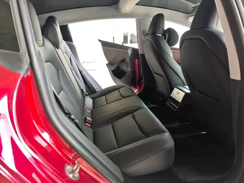 Tesla Model 3 — фото 3