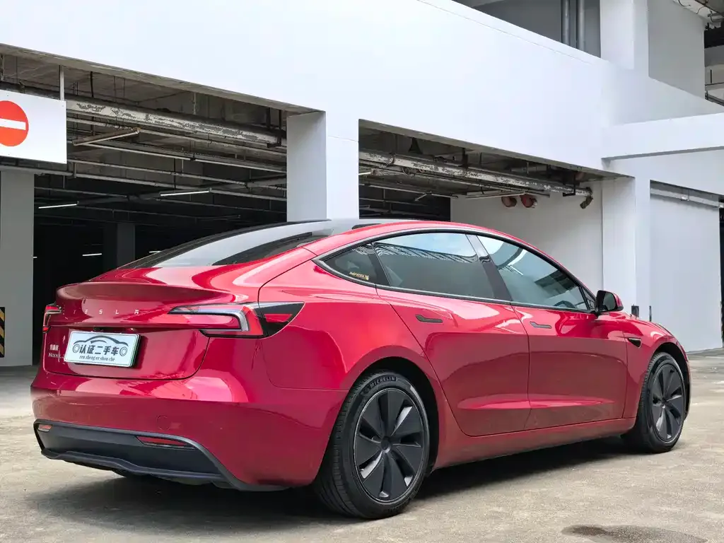 Tesla Model 3 — фото 4