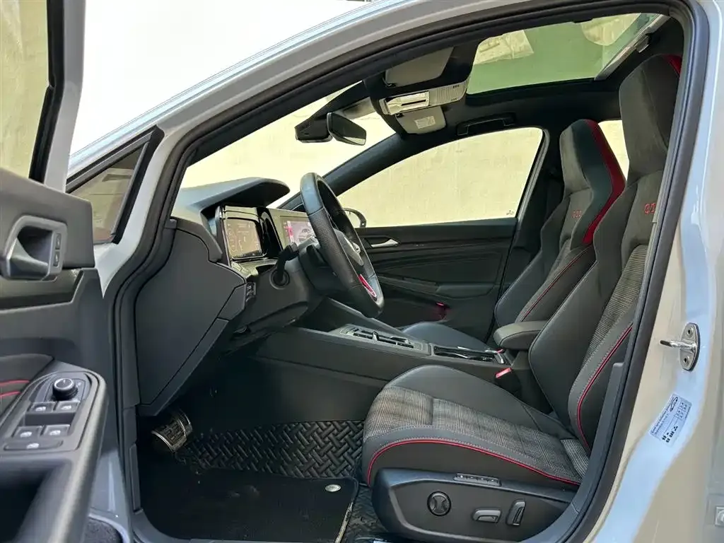 Volkswagen Golf GTI — фото 3