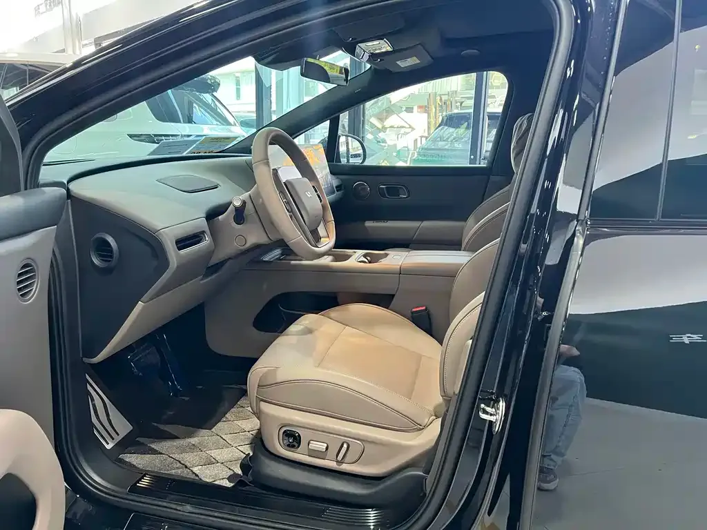 Li Auto i6 — фото 10