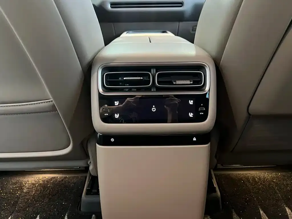 Li Auto i6 — фото 7