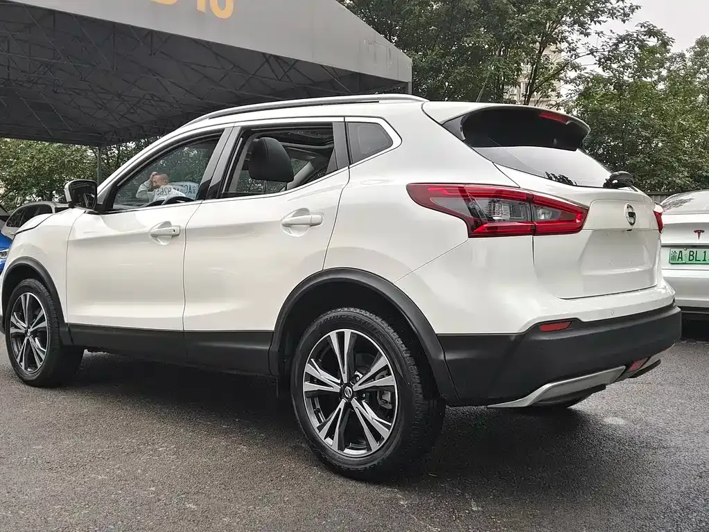 Nissan Qashqai — фото 9