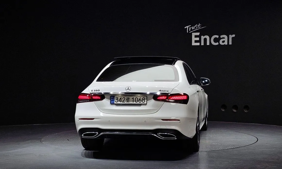 Mercedes-Benz E-Class — фото 9