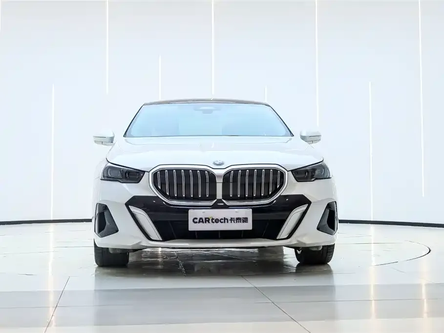 BMW 5 Series — фото 10