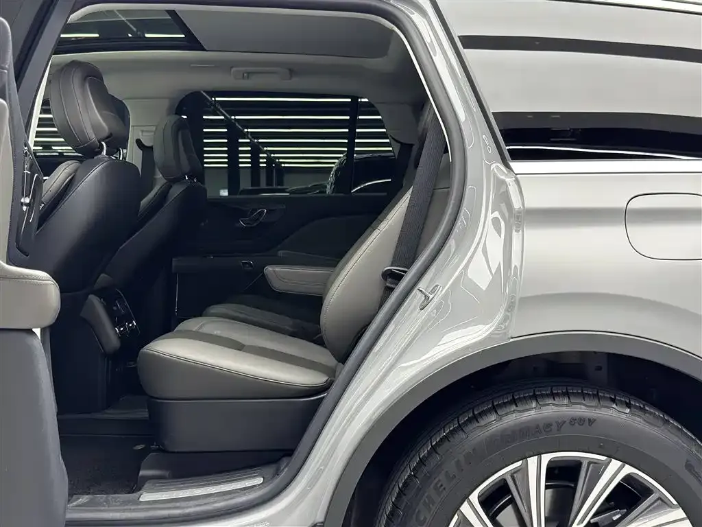 Lincoln Aviator — фото 9