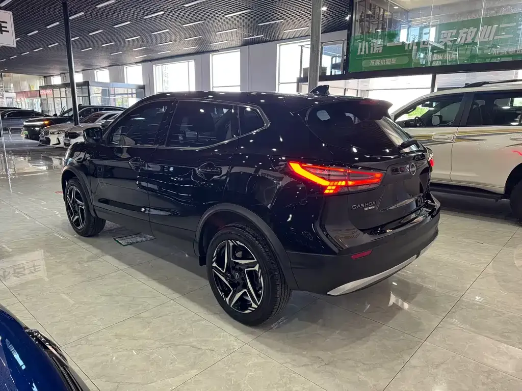 Nissan Qashqai — фото 8