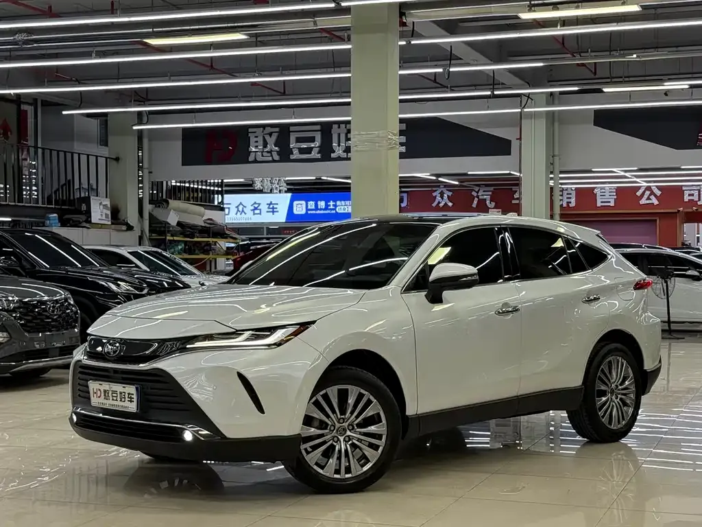 Toyota Harrier — фото 1