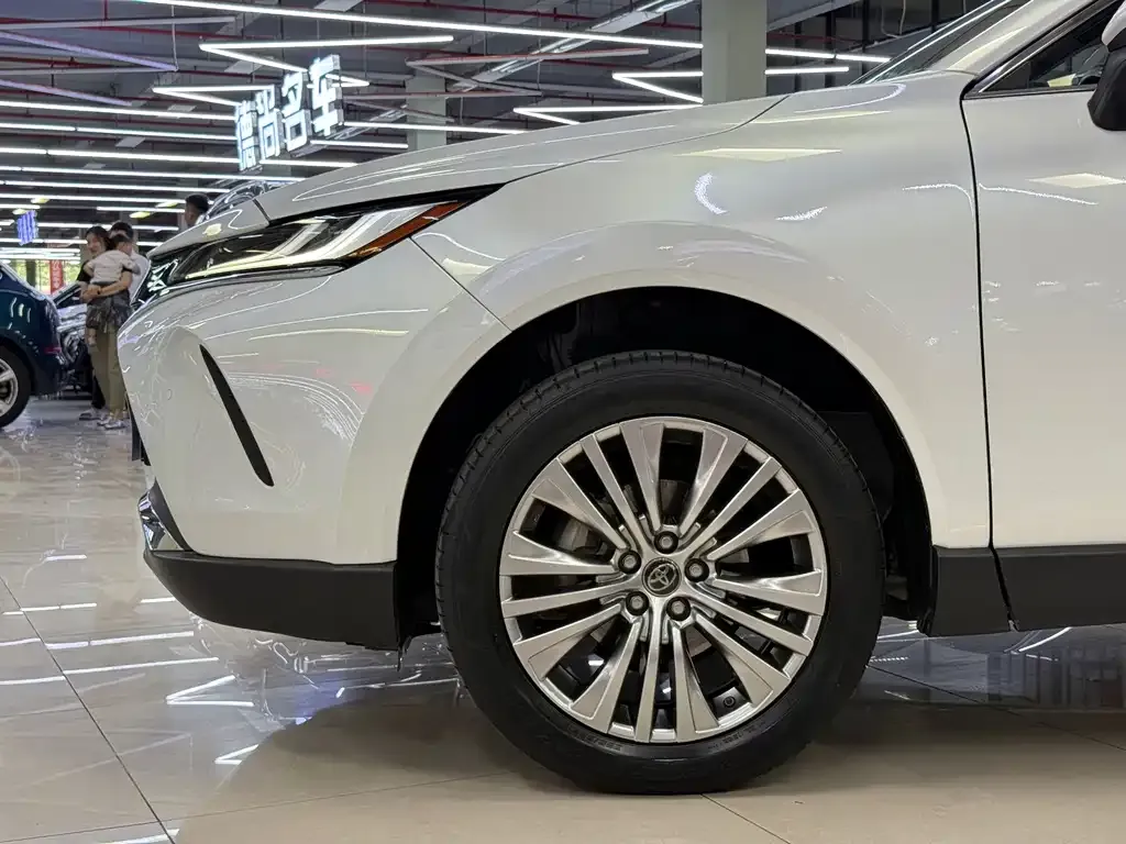 Toyota Harrier — фото 8