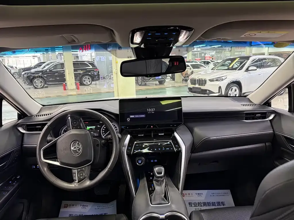 Toyota Harrier — фото 10