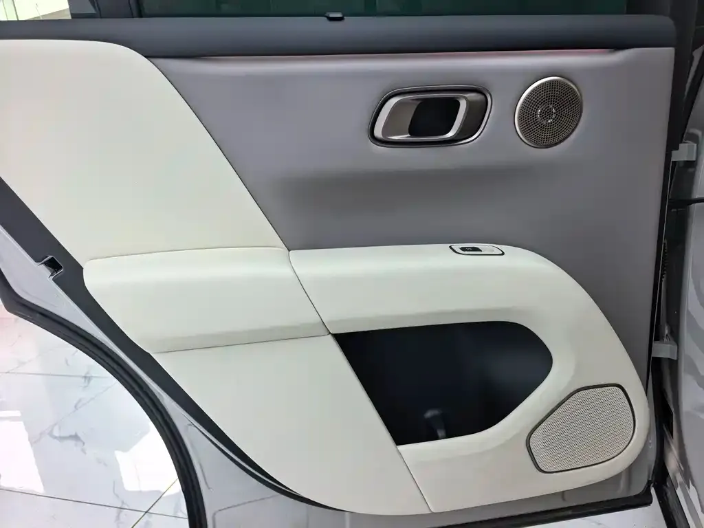 Li Auto i6 — фото 10