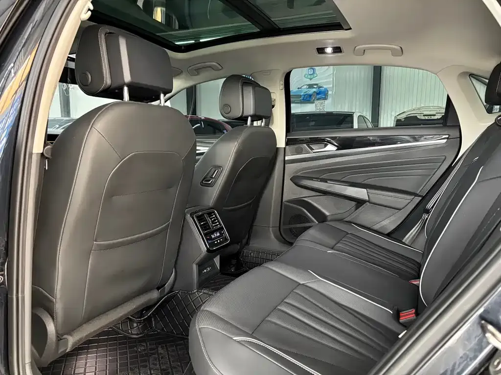 Volkswagen Passat — фото 5