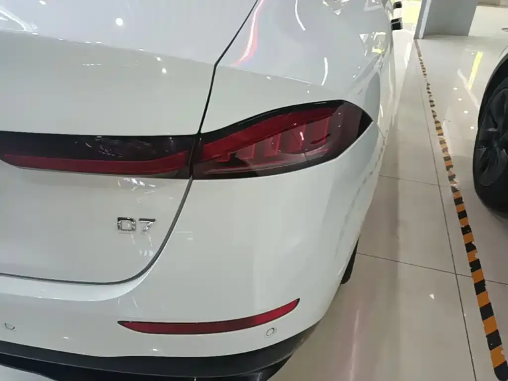 Roewe D7 — фото 10