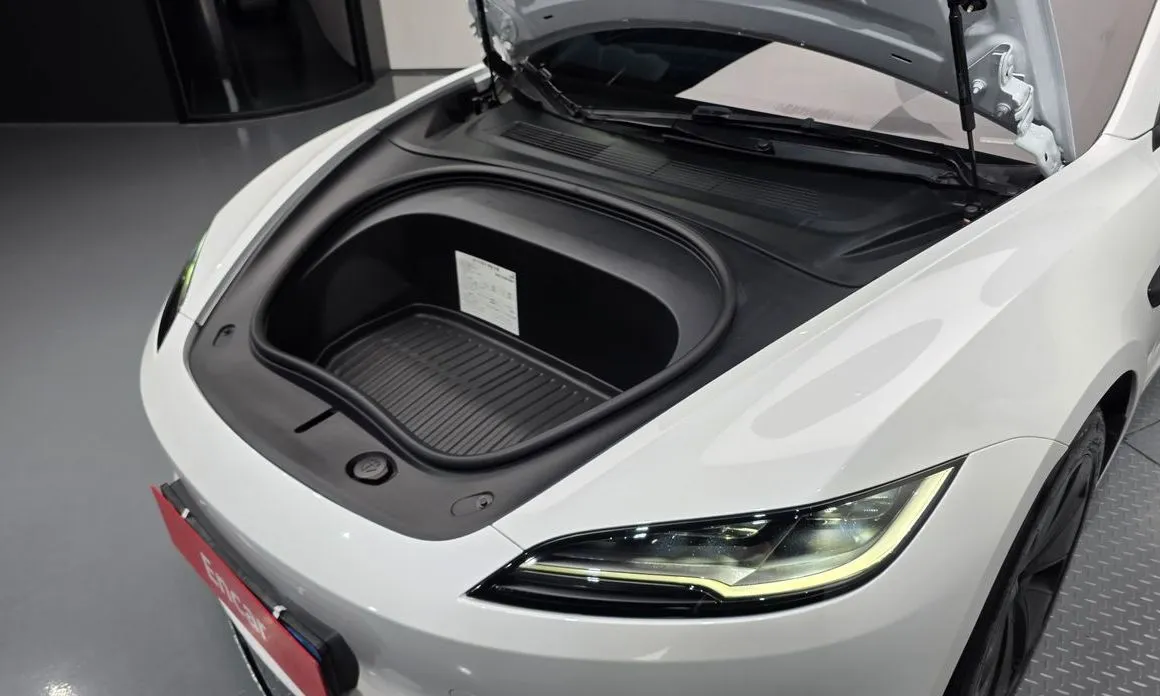 Tesla Model 3 2024 из KR, фото 10