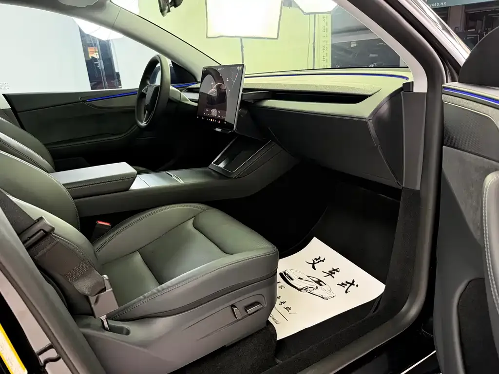 Tesla Model Y — фото 10