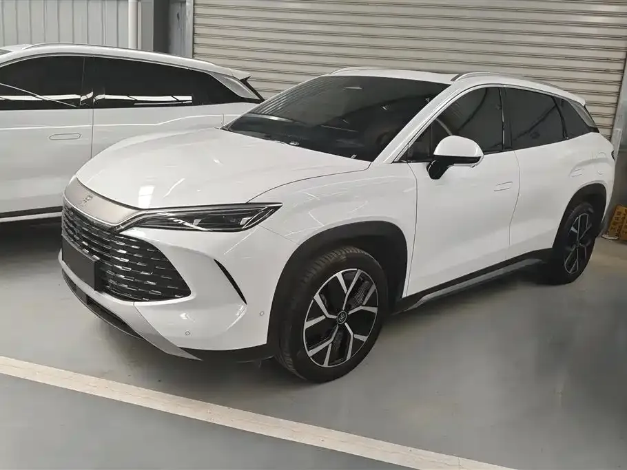 BYD L DM-i — фото 1