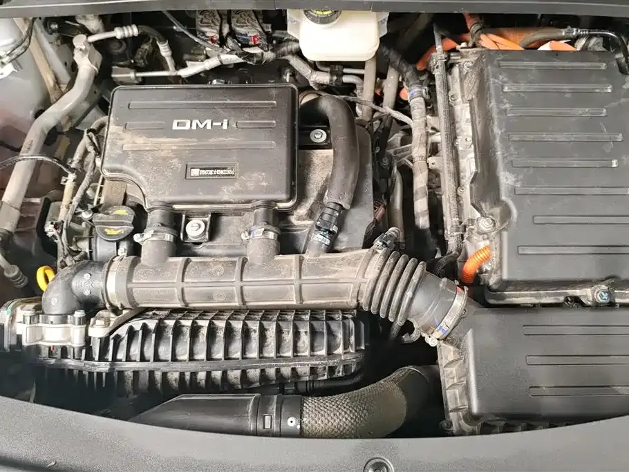 BYD L DM-i — фото 10
