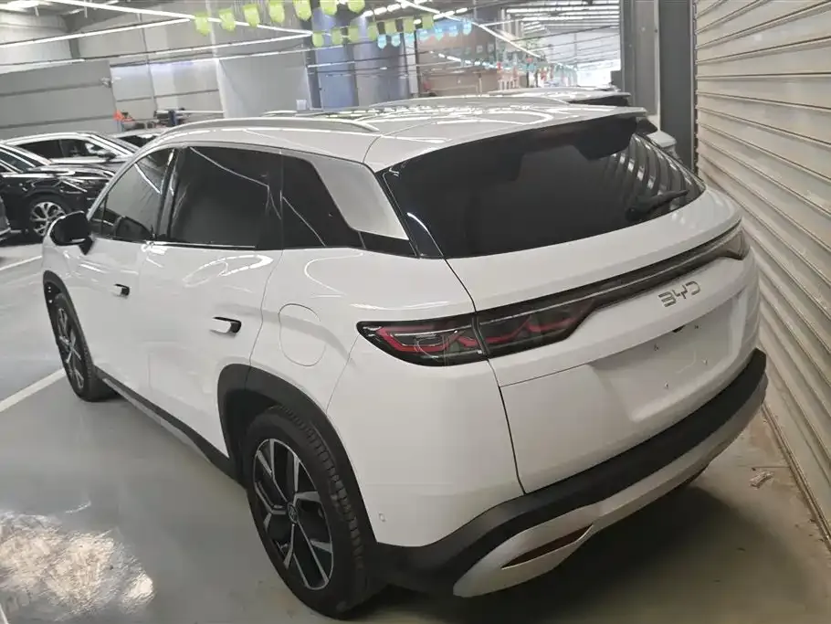 BYD L DM-i — фото 9