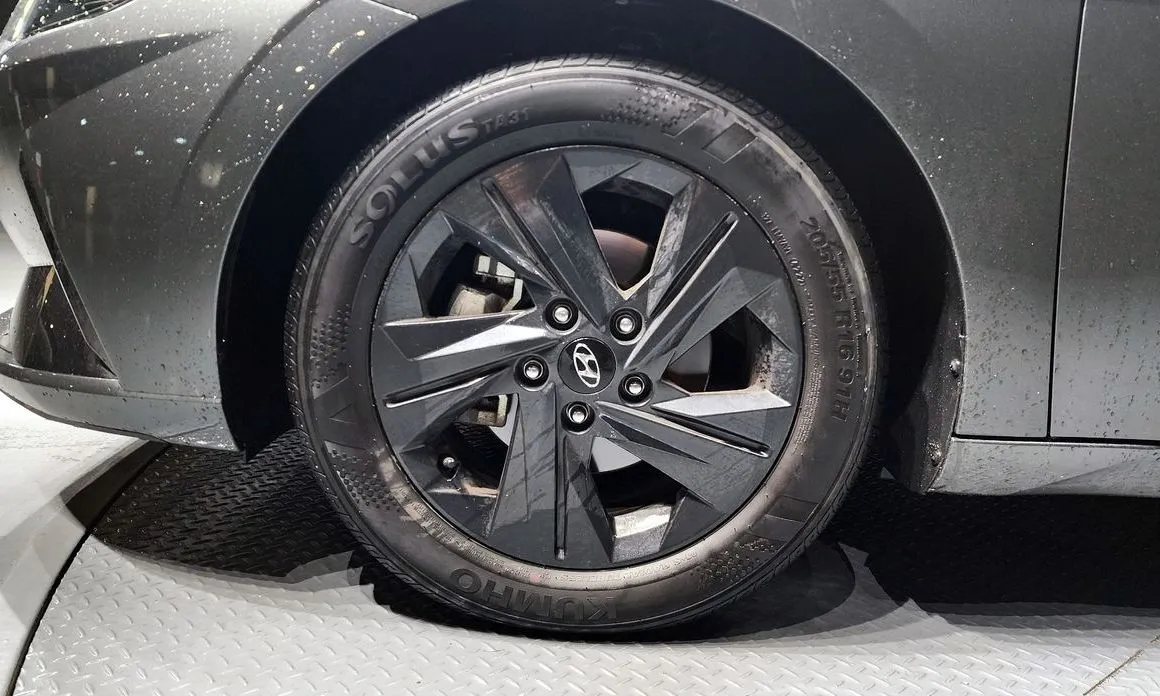 Hyundai AVANTE — фото 6