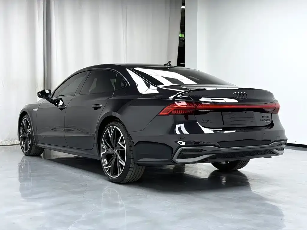 Audi A7L — фото 8