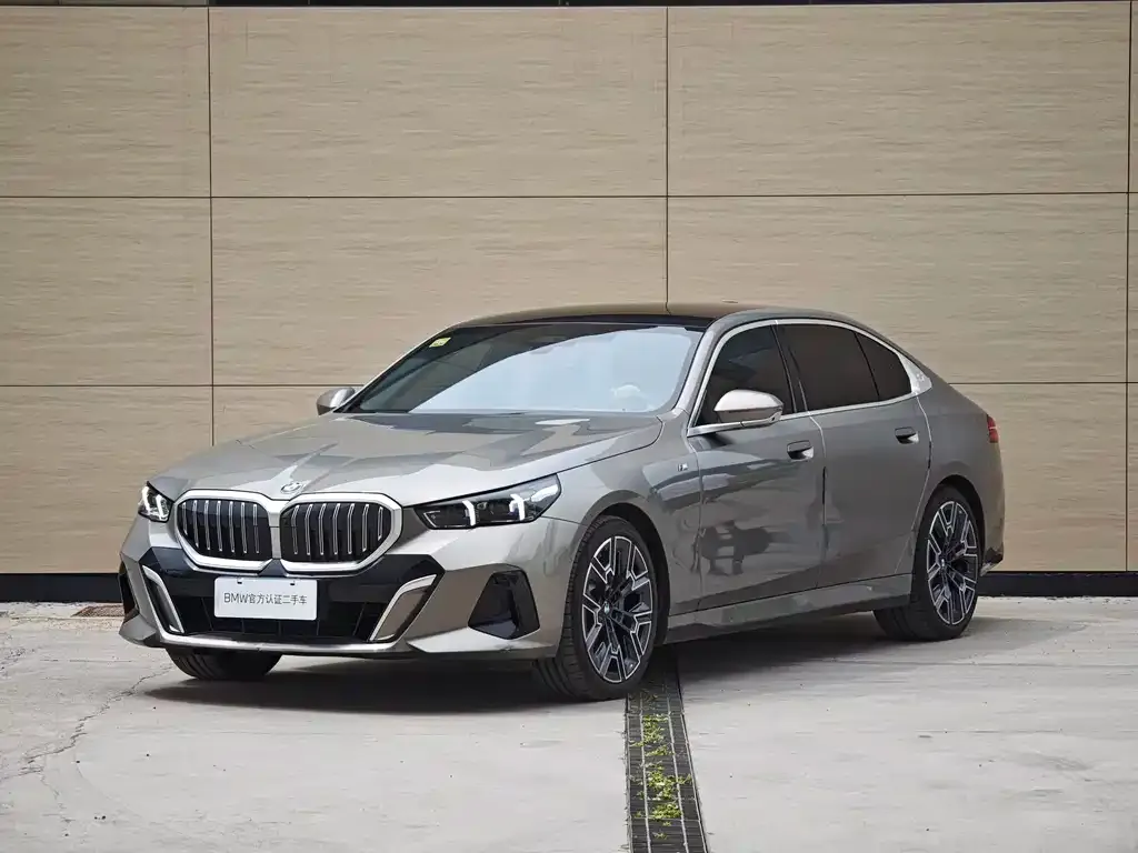 BMW 5 Series — фото 1