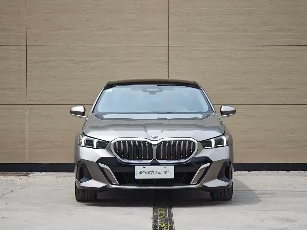 BMW 5 Series — фото 2