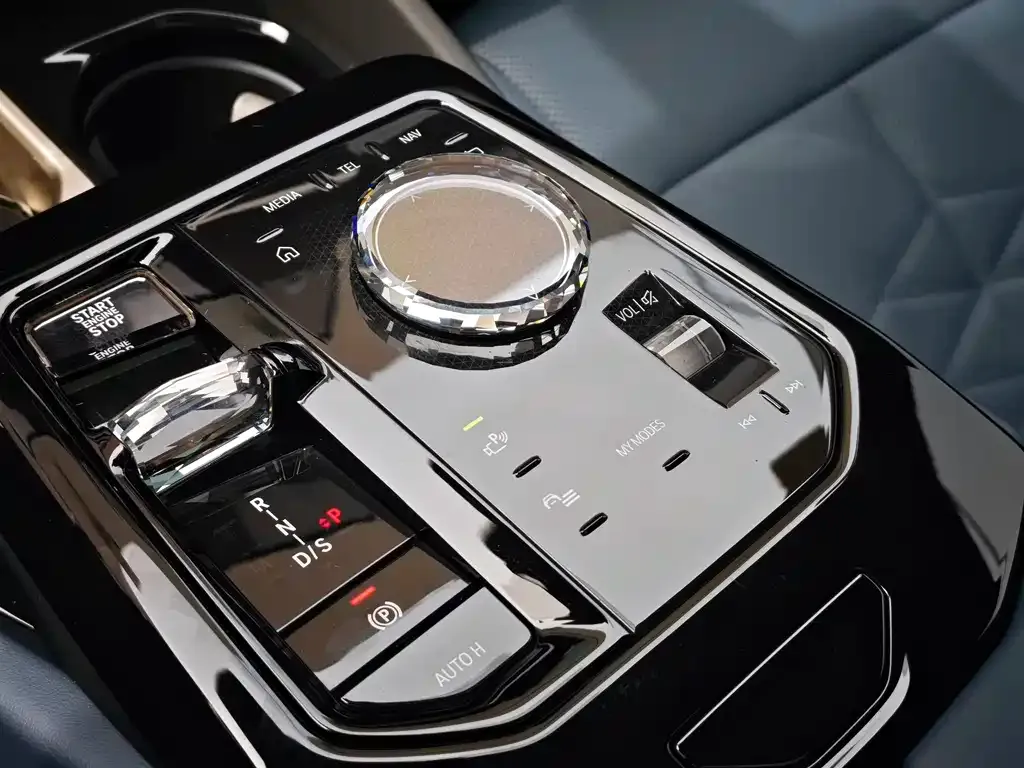 BMW 5 Series — фото 10