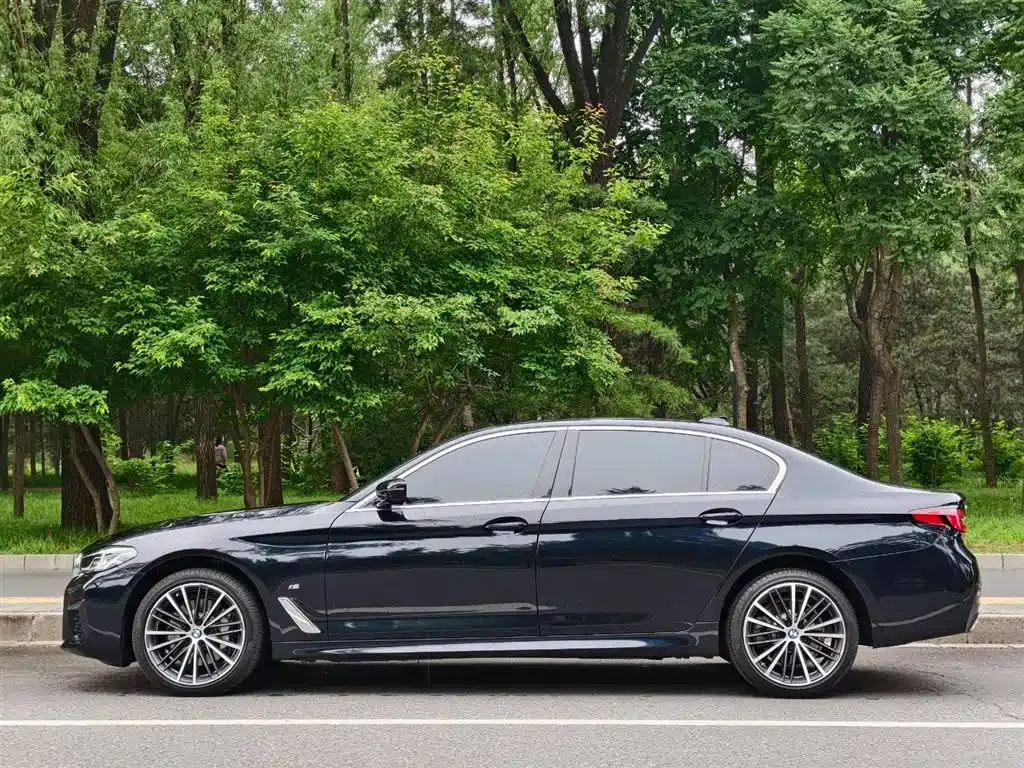 BMW 5 Series — фото 10