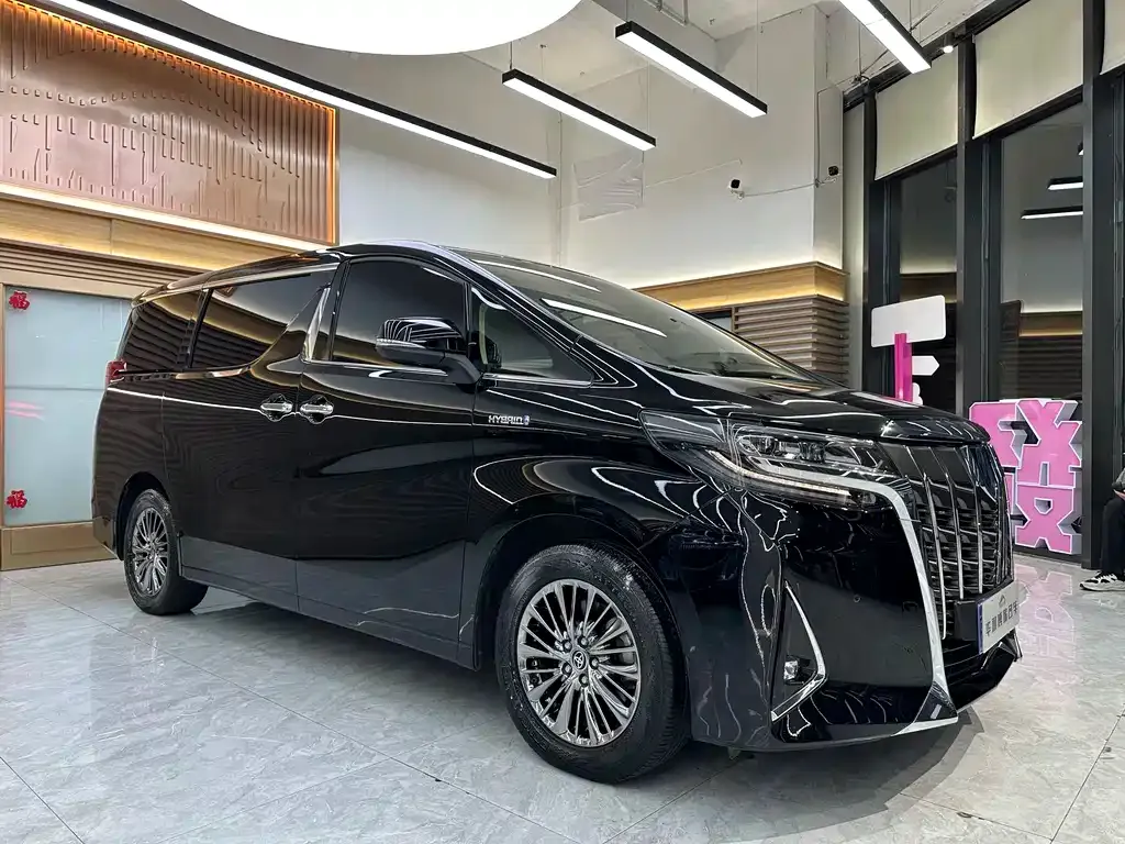 Toyota Alphard — фото 8