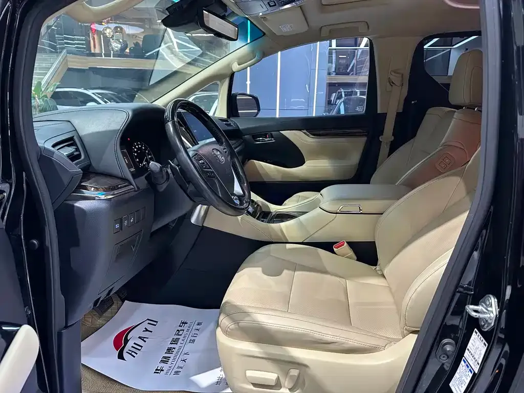 Toyota Alphard — фото 10