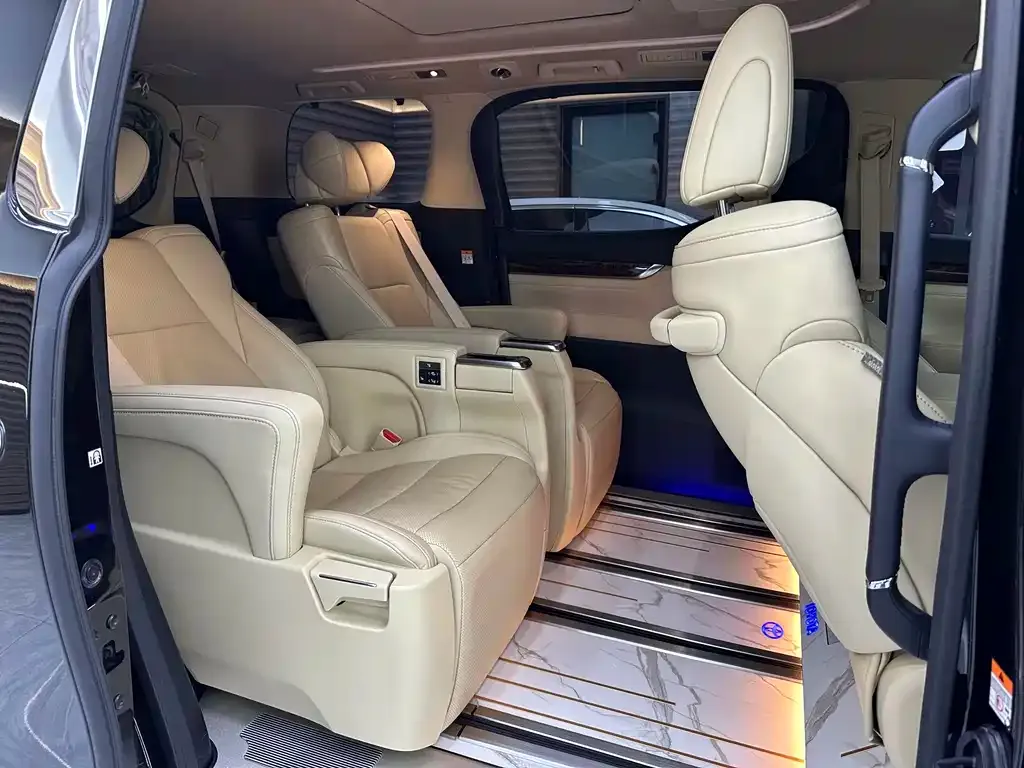 Toyota Alphard — фото 7
