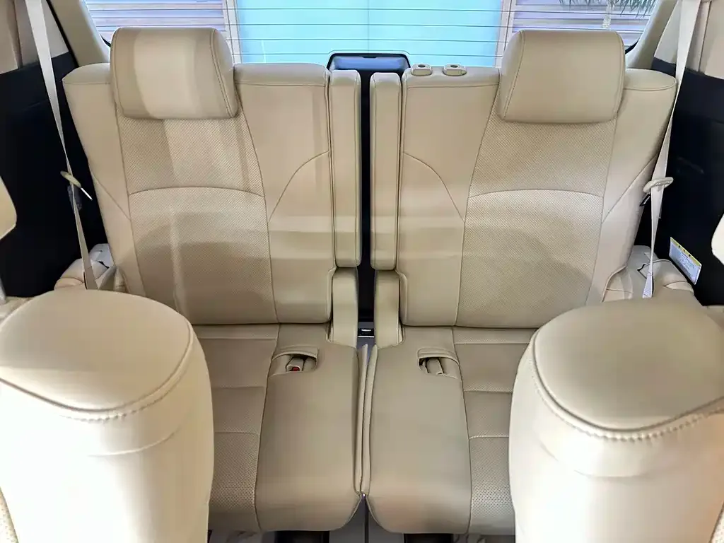Toyota Alphard — фото 2