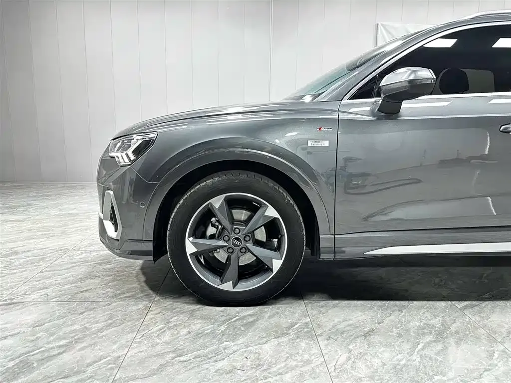 Audi Q3 — фото 8