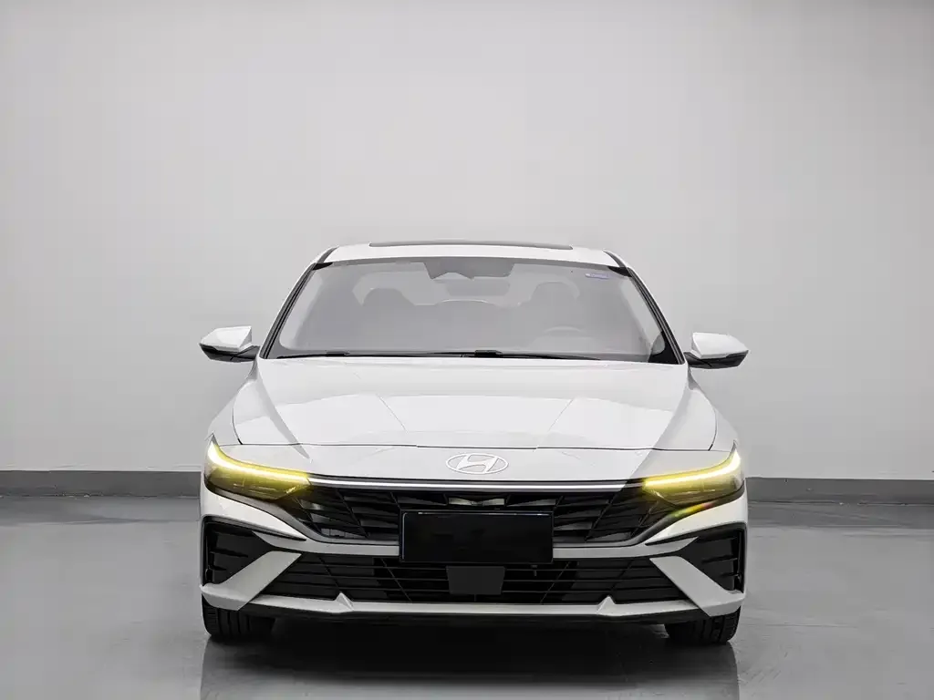 Hyundai Elantra — фото 9