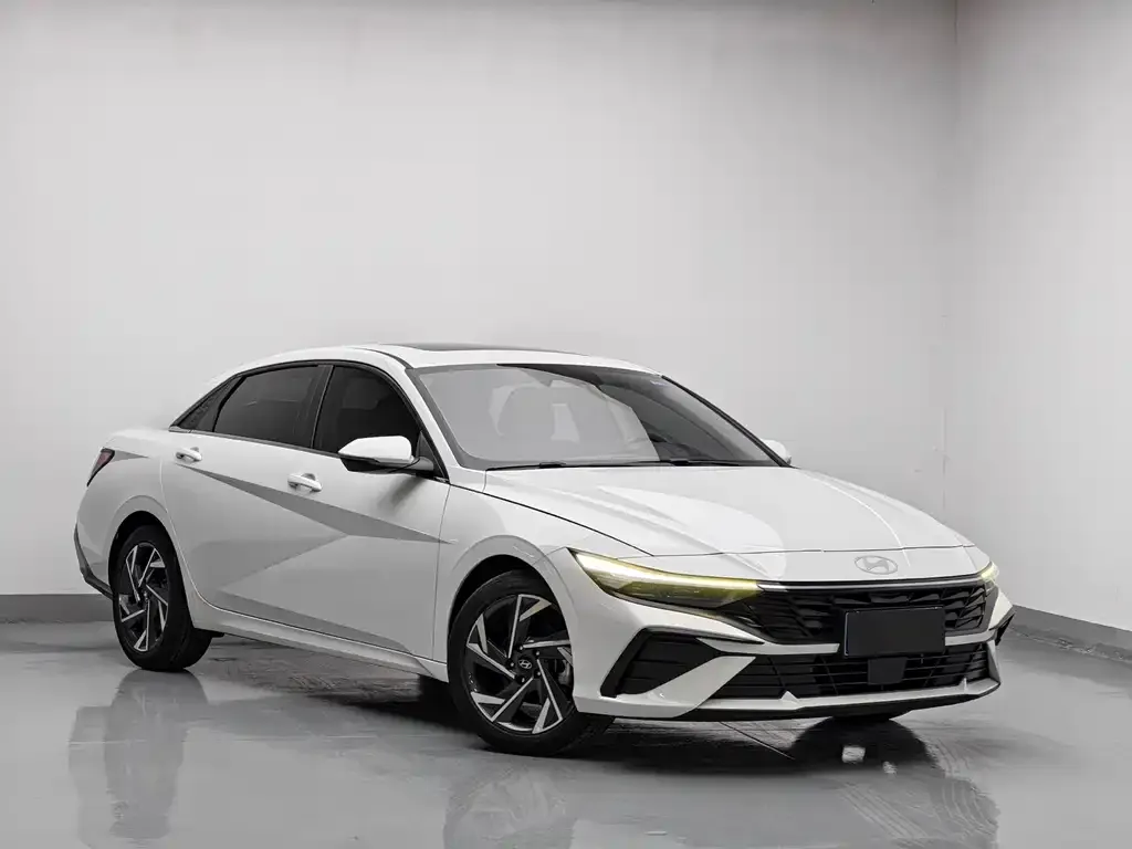 Hyundai Elantra — фото 2