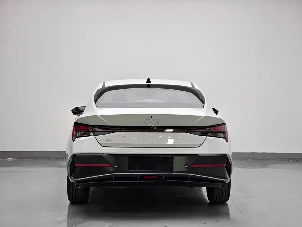 Hyundai Elantra — фото 5