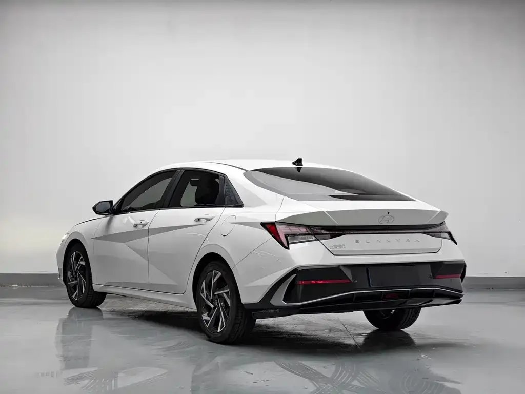 Hyundai Elantra — фото 4