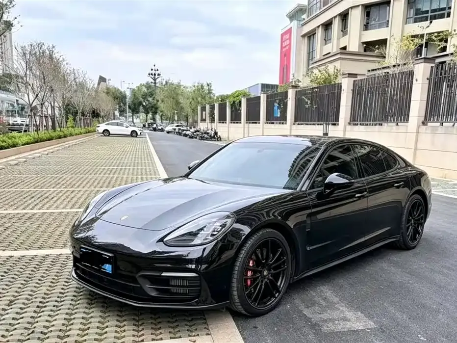 Porsche Panamera — фото 1
