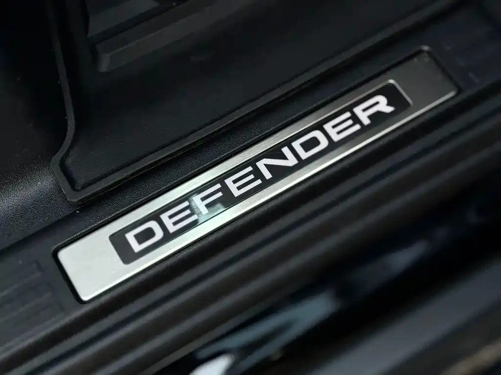 Land Rover Defender — фото 10