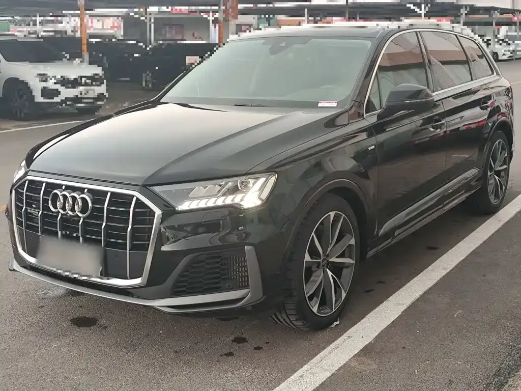 Audi Q7 — фото 1
