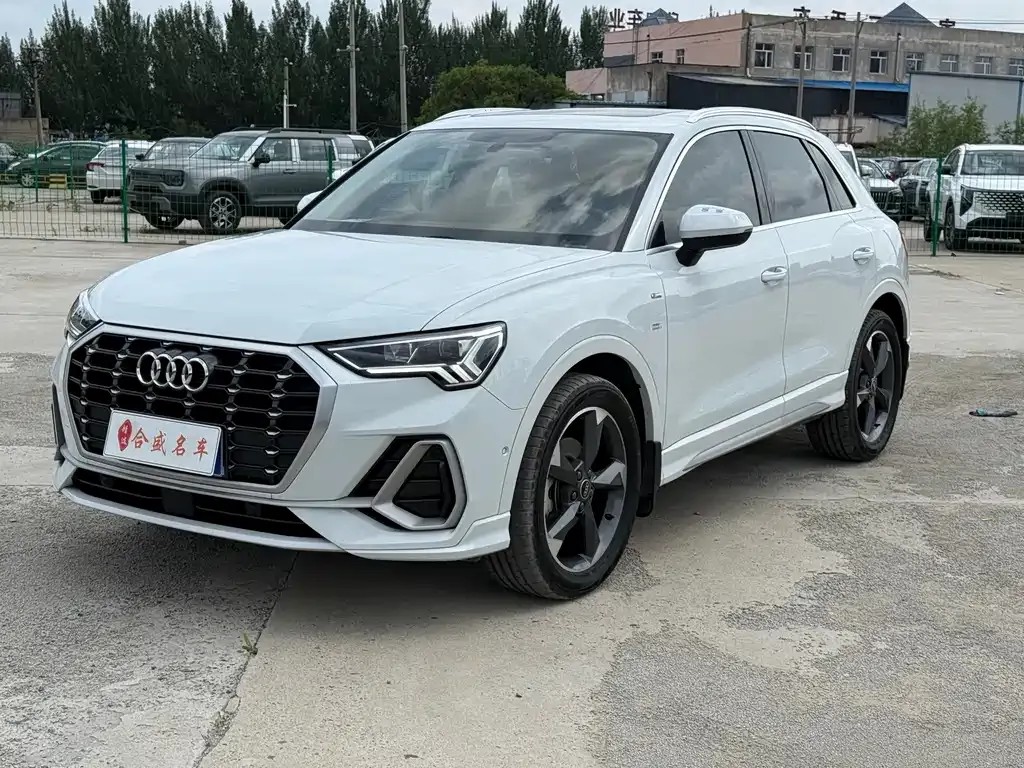 Audi Q3 — фото 1