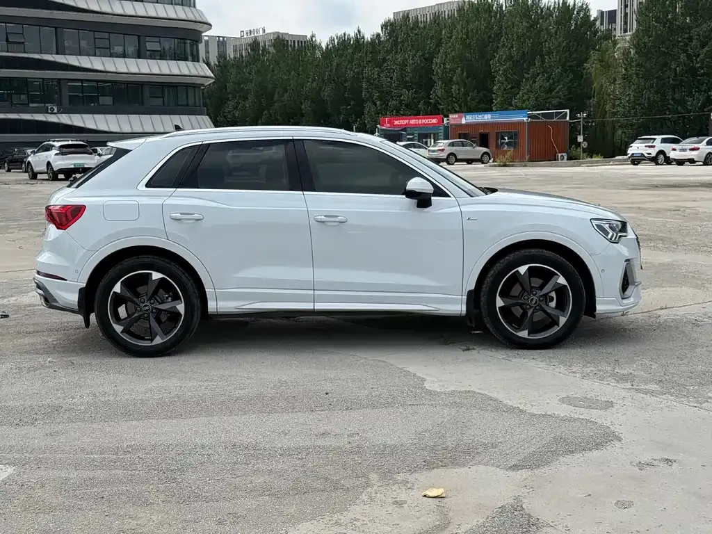 Audi Q3 — фото 10