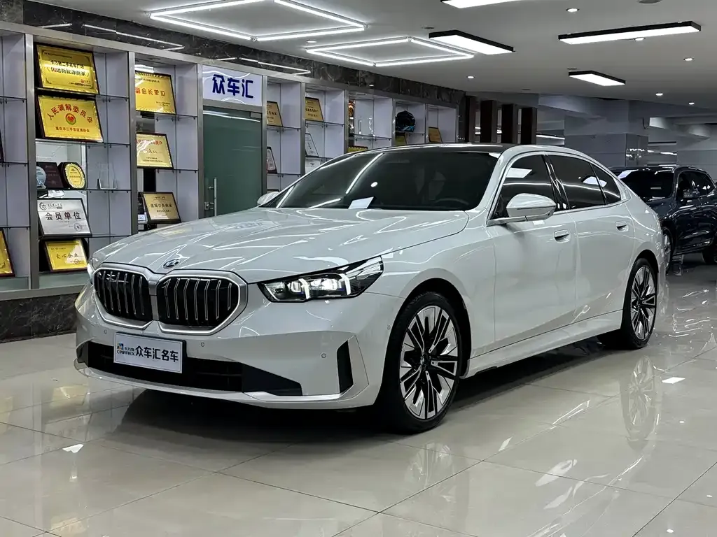 BMW 5 Series — фото 1