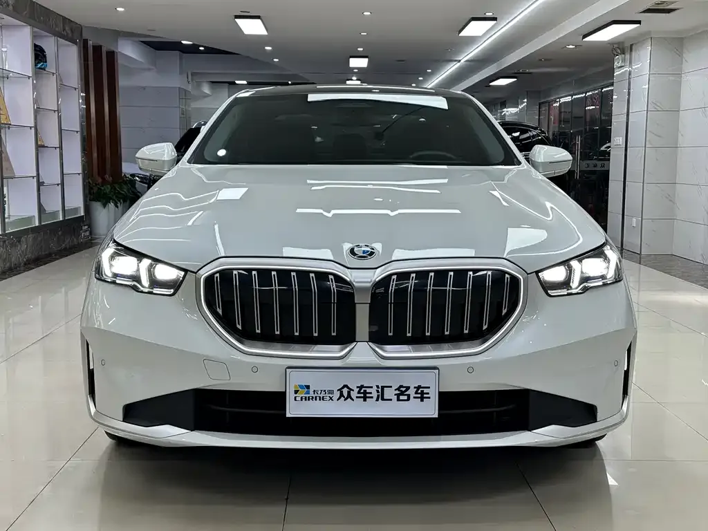 BMW 5 Series — фото 10
