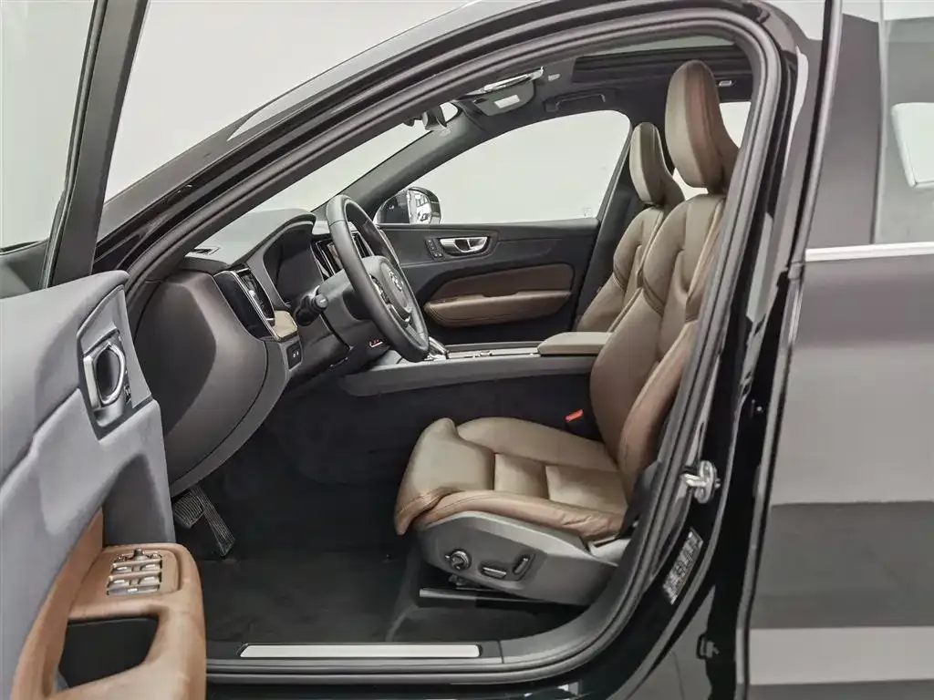 Volvo XC60 PHEV 2024 из CN, фото 10