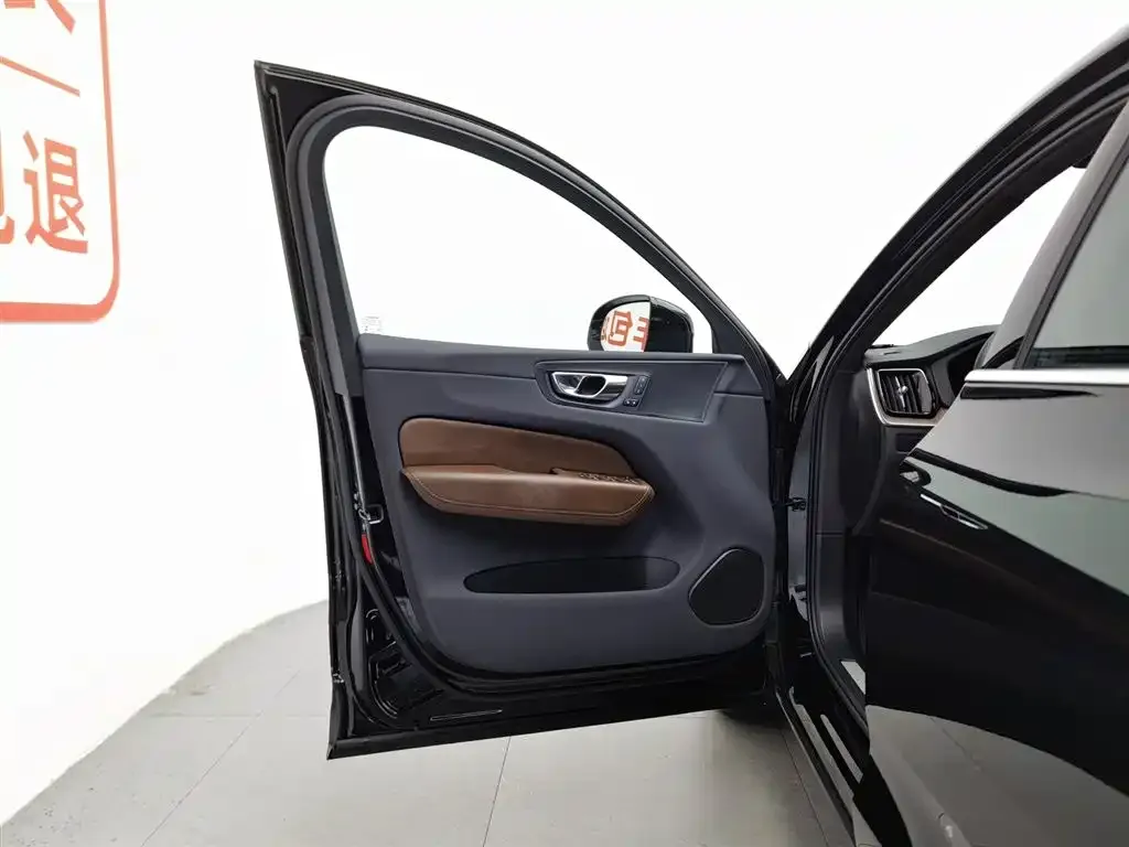 Volvo XC60 PHEV 2024 из CN, фото 5