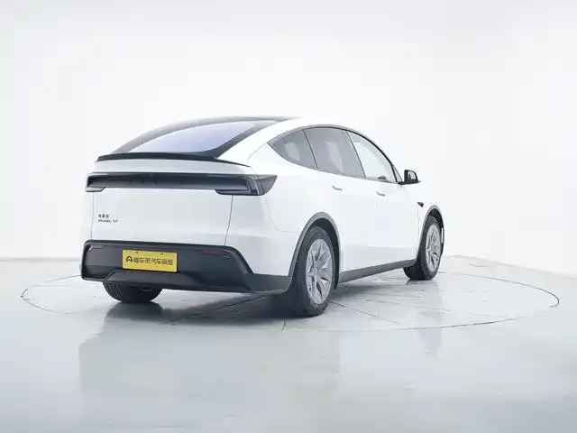 Tesla Model Y L — фото 7
