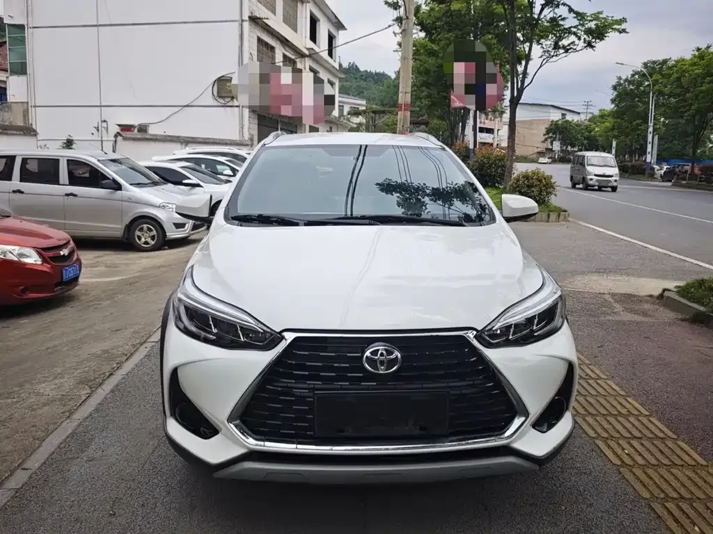 Toyota Yaris L — фото 7