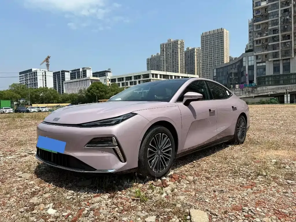 Geely Galaxy Xingyao 8