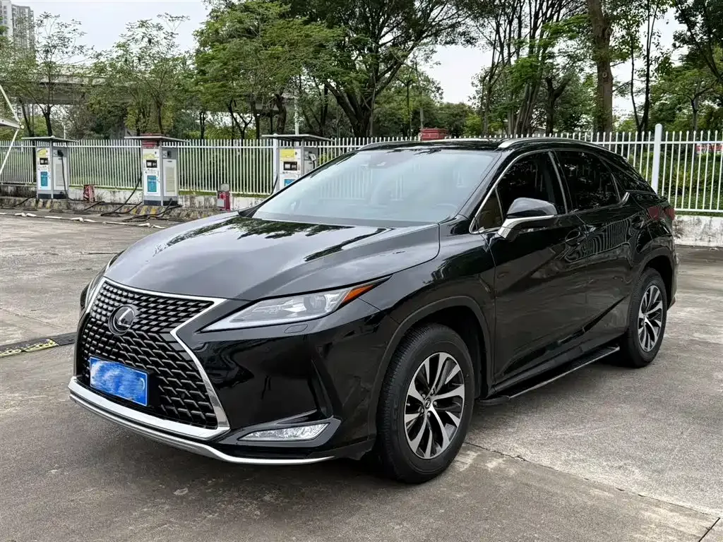 Lexus RX — фото 1