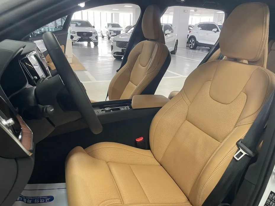 Volvo V60 2026 из KR, фото 4